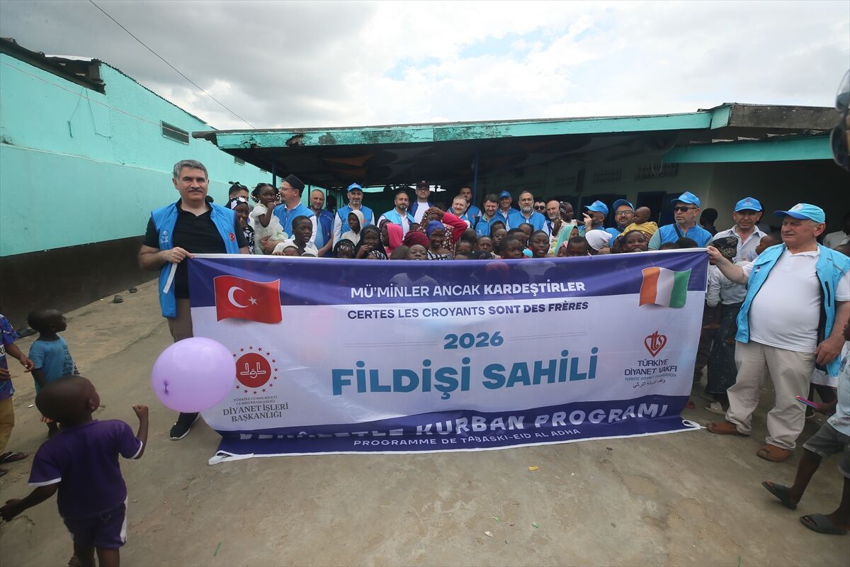 Türkiye Diyanet Vakfı, Fildişi Sahili'ndeki yetimleri sevindirdi