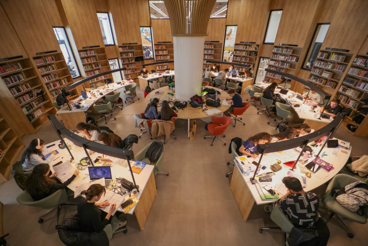 Alev Alatlı Kıütüphanesi (2) (1)