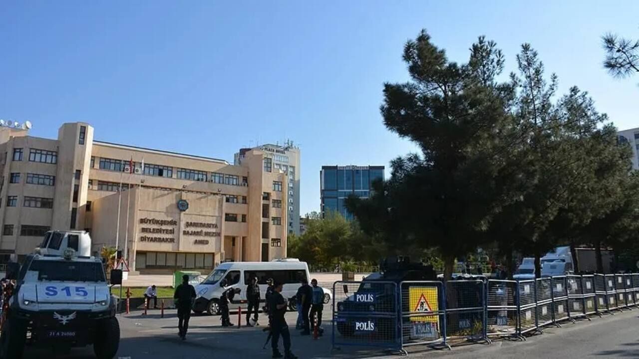 Diyarbakır Büyükşehir Belediye Başkanı istifa etti
