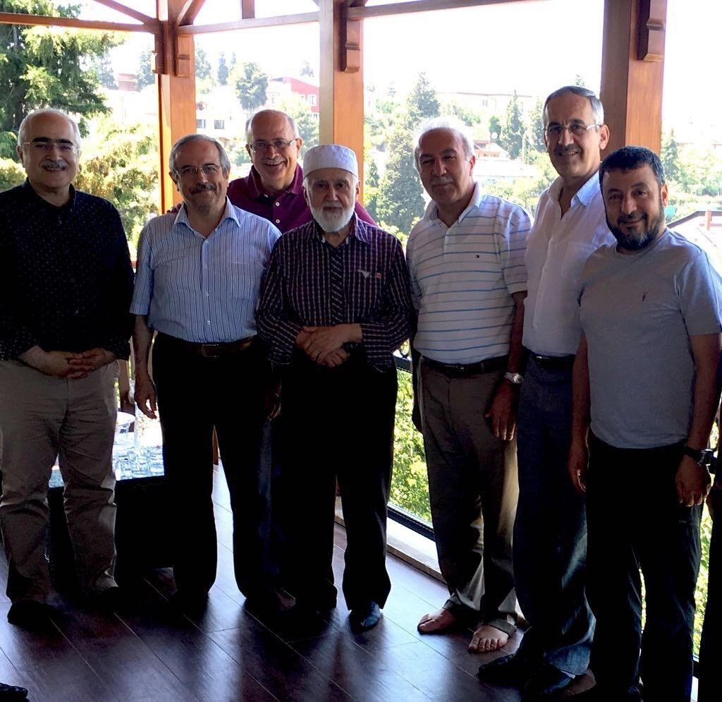 Manşet 2 Mehmed Şevket Eygi Dostlarla