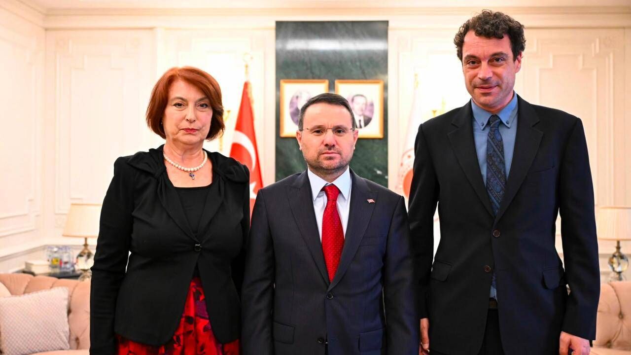 Bakan Gurlek Ugur Mumcunun Ailesi (1)