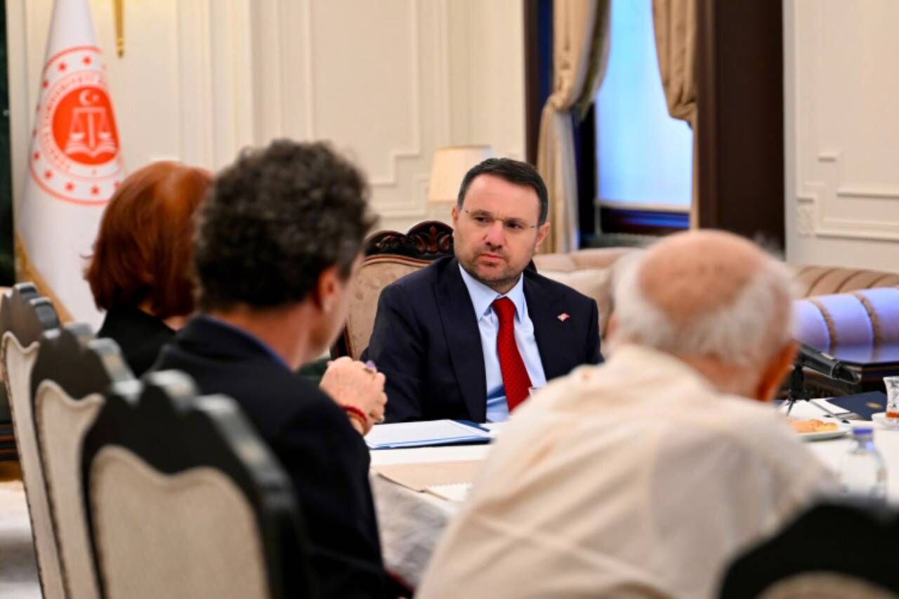 Bakan Gurlek Ugur Mumcunun Ailesiyle (1)