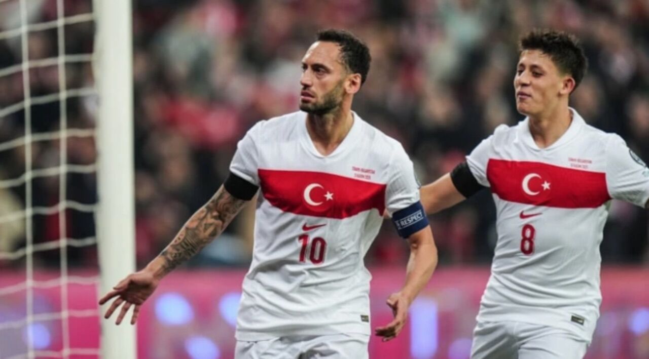 Hakan Çalhanoğlu'ndan Arda Güler'e 10 numara jesti