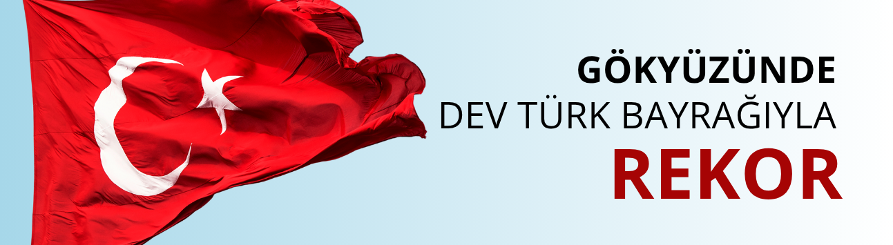 Gökyüzünde dev Türk bayrağıyla rekor
