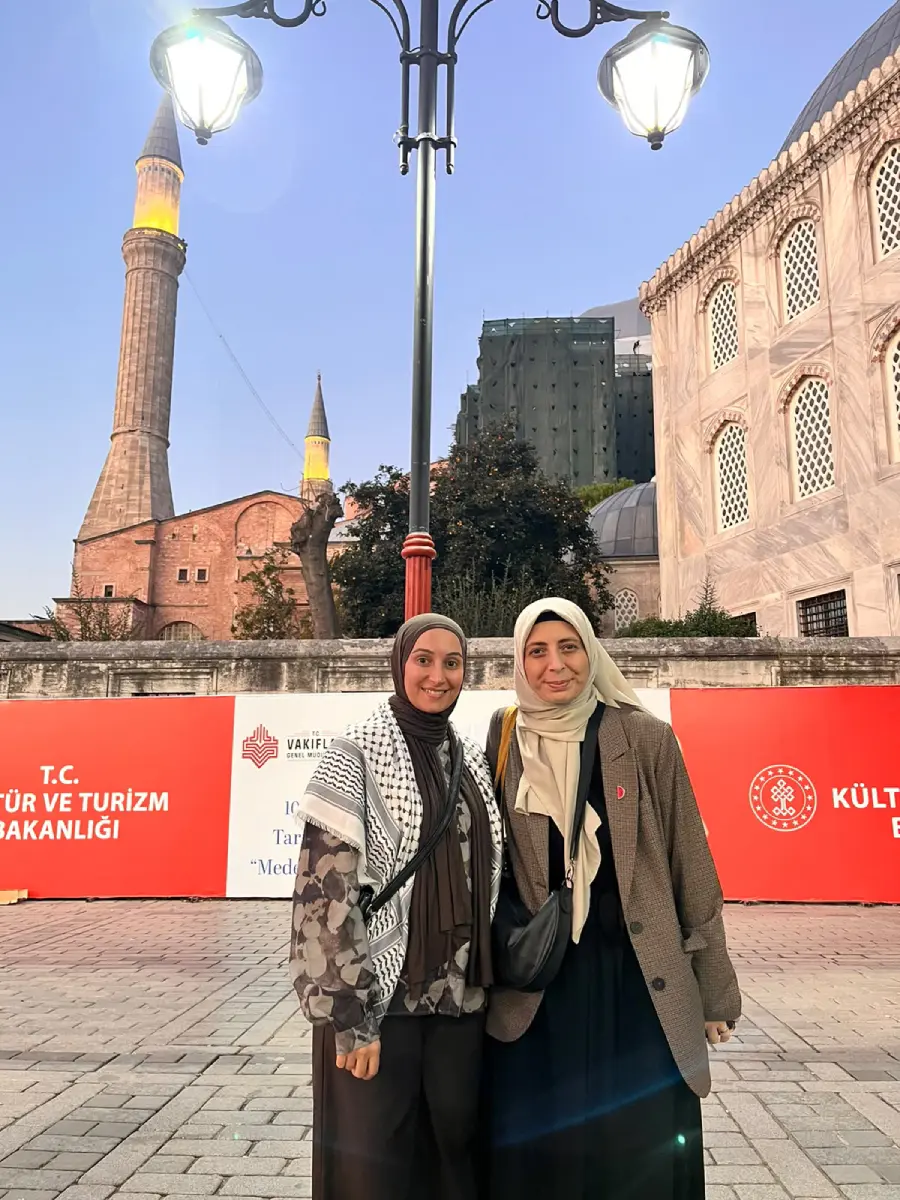 Milat Gazetesi Muhabiri Münevver Kabaoğlu (Solda) Ile Yapımcı Ve Yönetmen Tülay Gökçimen (Sağda)-1