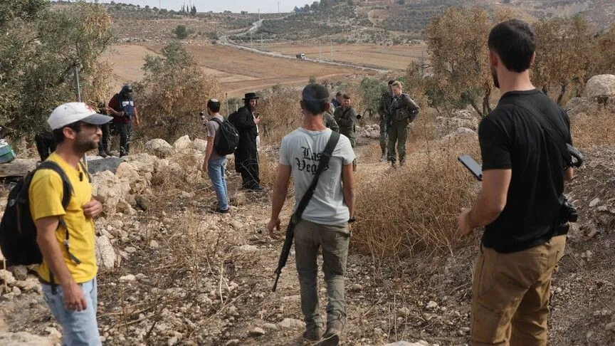 İşgalciler Şeria'da 14 kişiyi yaraladı, 4 aracı yaktı